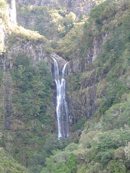 IMG_0474.JPG - Der erste wunderschöne Wasserfall des Tages.