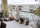 Das Telefonat zeigt schnell: In München ist tiefster Winter.  Blick auf den Balkon von Rudolf. Ooooch, wir haben Mitleid :-)