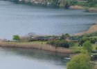 Am See. Leider konnte man nur selten direkt am Wasser laufen.